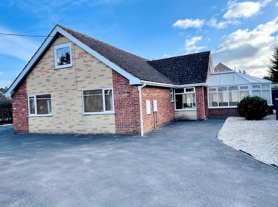 5-Bedroom Cottage In Healing, Grimsby Buitenkant foto